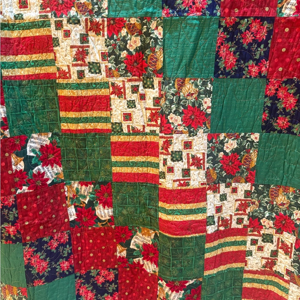 Holiday Patchwork Quilt  Blanket with Red and Green Floral Design